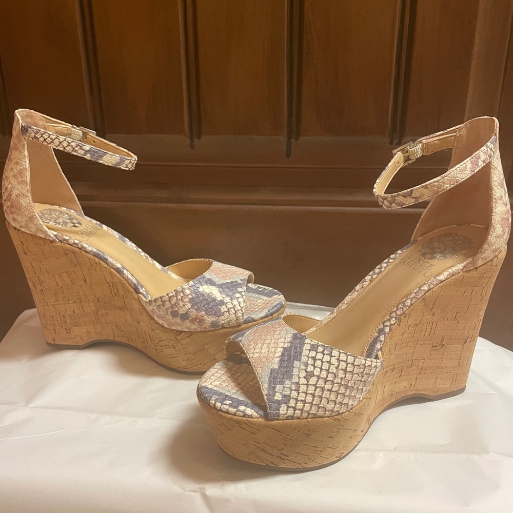 Vince Camuto Cork Wedge Sandal - size 7